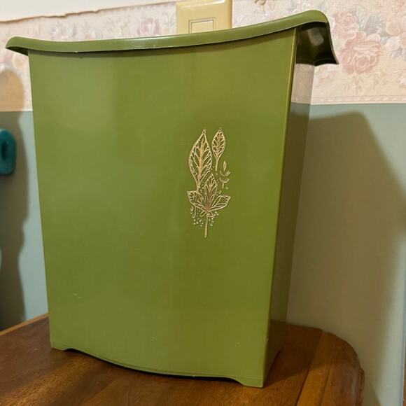 Vintage 70s Avocado Green Small Wastebasket Gold Leaves Mid Century Modern 11" - Picture 5 of 10